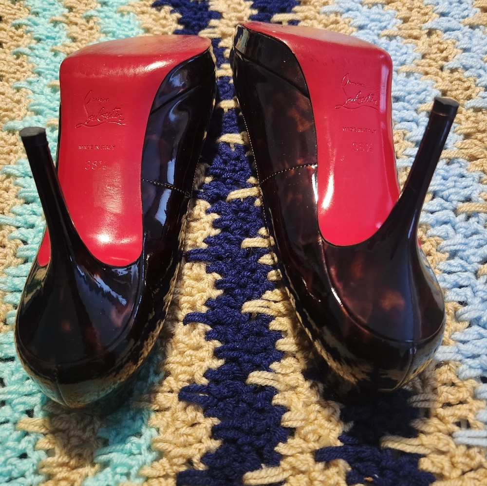 **She FANCY YES! Christian Louboutin Pro-rata 90 patent heels - Picture 7 of 9